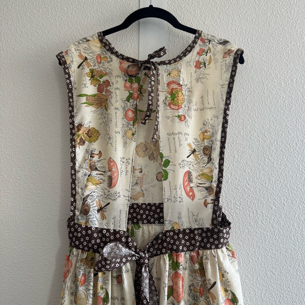 Vintage Floral Fruit Mushroom Print Apron Dress Tie Back Trad Cooking Cottage - Picture 10 of 13